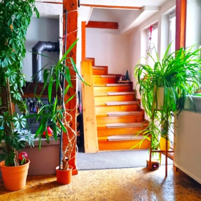 Sicht vom Wohnzimmer zum Flur