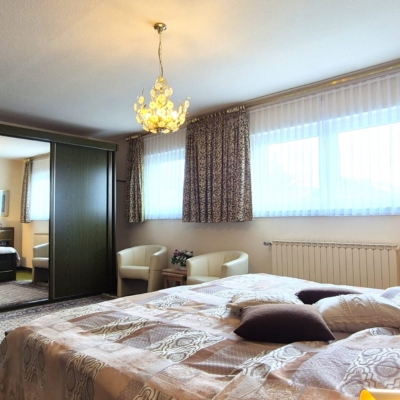Schlafzimmer 2-2